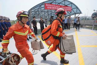 巴斯勒：搞不懂为何拜仁球员总交球给基米希，他总跑来跑去很迟钝